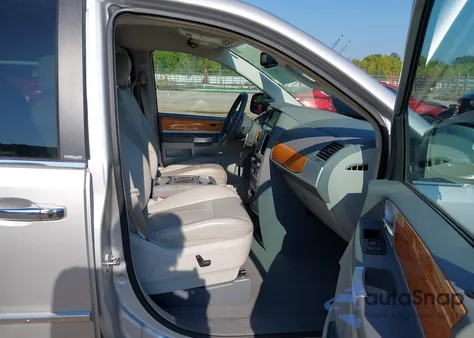 2010 Chrysler Town & Country Limited из США, поврежденный, VIN 2A4RR6DX1AR133634